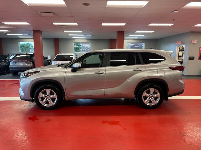 Used 2023 Toyota Highlander LE AWD/4WD image 6
