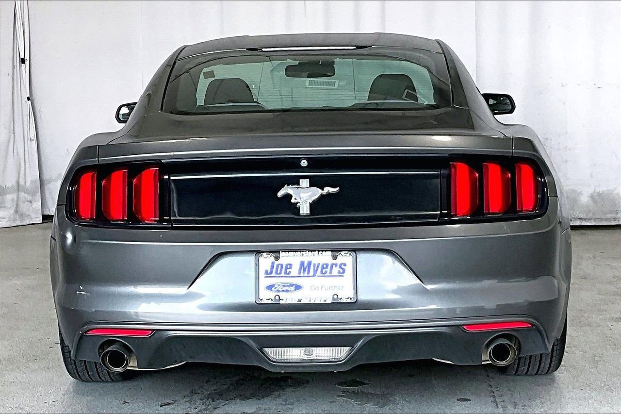 Used 2016 Ford Mustang Coupe RWD image 4
