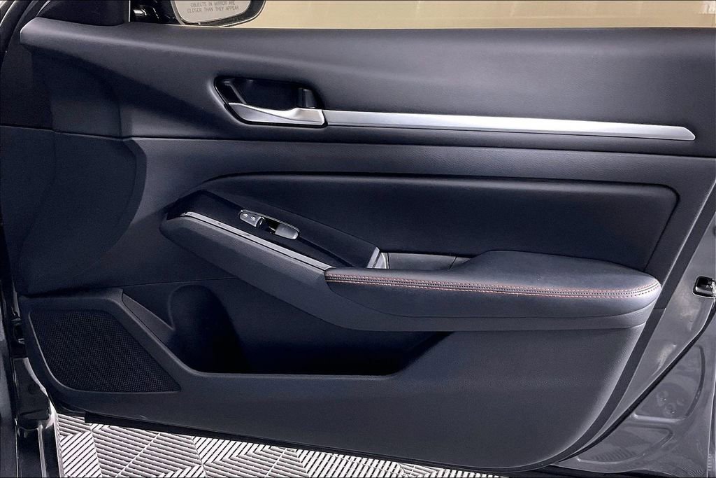 Used 2024 Nissan Altima 2.5 SR image 25