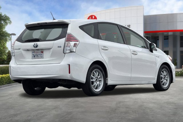Certified 2017 Toyota Prius V Two FWD image 4