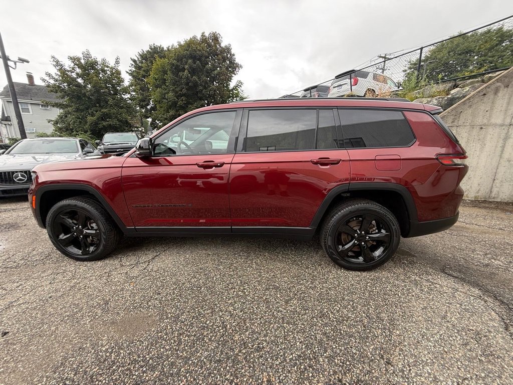 Used 2023 Jeep Grand Cherokee L Limited w/ Luxury Tech Group II AWD/4WD image 3