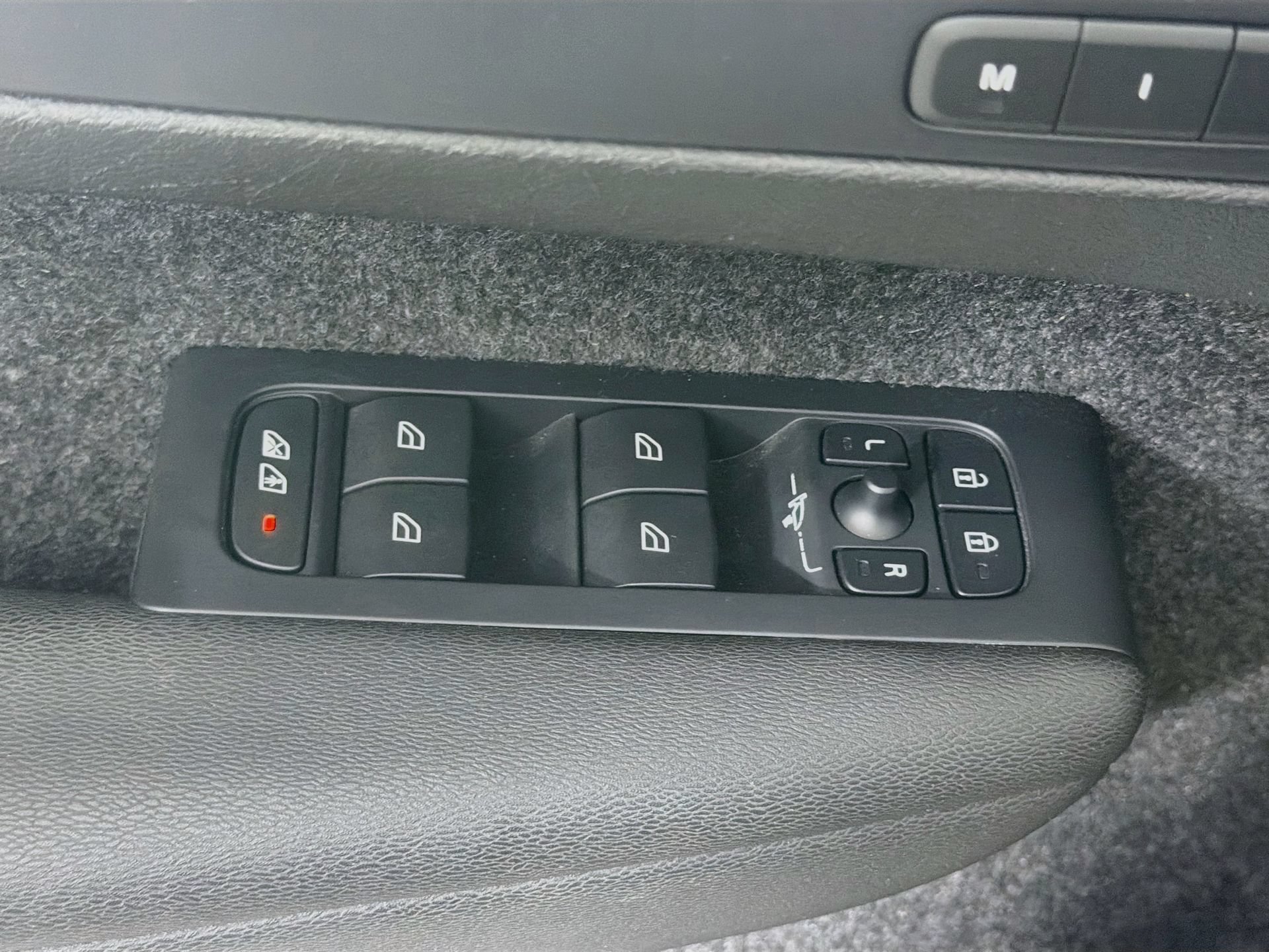 Used 2023 Volvo C40 P8 Recharge Ultimate AWD/4WD image 18