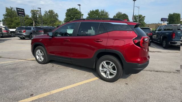 Used 2024 GMC Terrain SLE w/ Driver Convenience Package FWD image 6