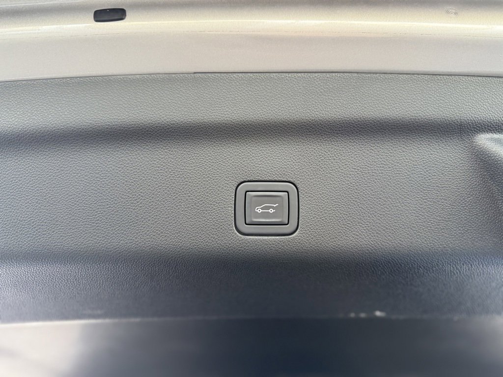 Used 2023 Cadillac Escalade Premium Luxury image 22