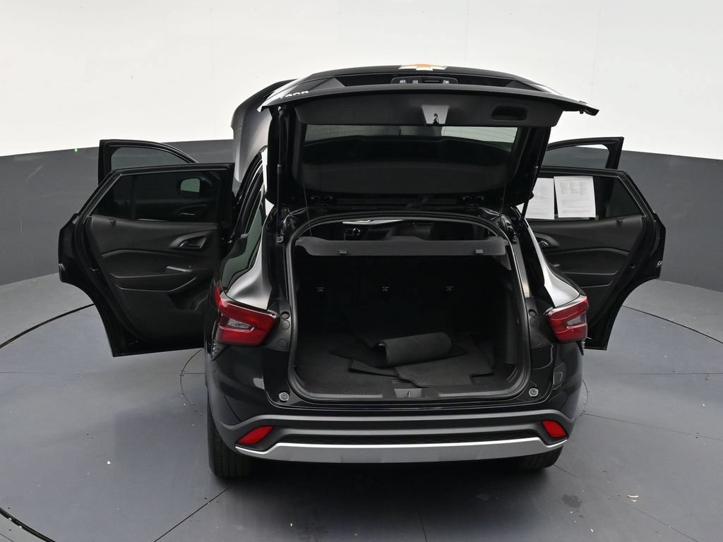 Used 2024 Chevrolet Trax LT FWD image 32