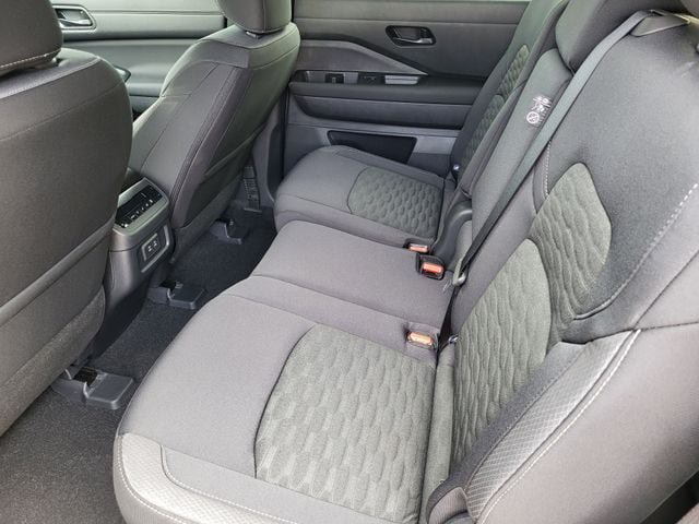 New 2026 Nissan Pathfinder SV w/ SV Premium Package AWD/4WD image 15