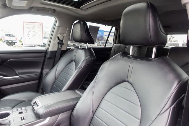 Certified 2023 Toyota Highlander XLE image 25