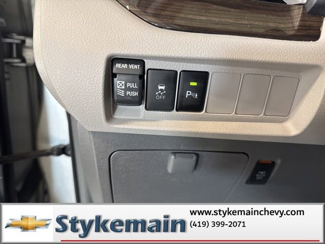 Used 2019 Toyota Sienna XLE w/ XLE Navigation Package FWD image 27