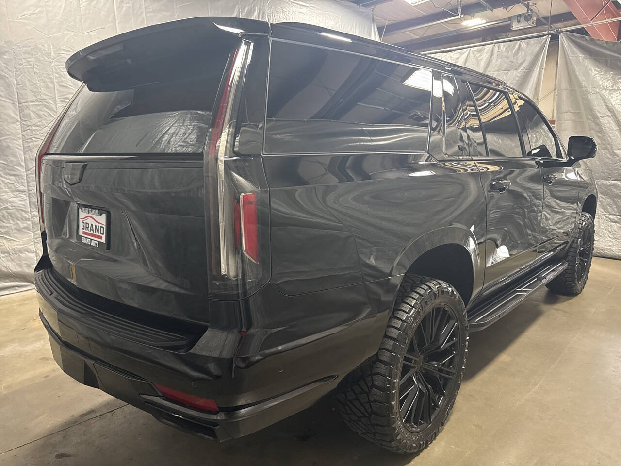 Used 2023 Cadillac Escalade ESV Premium Luxury w/ LPO, Floor Liner Package AWD/4WD image 4