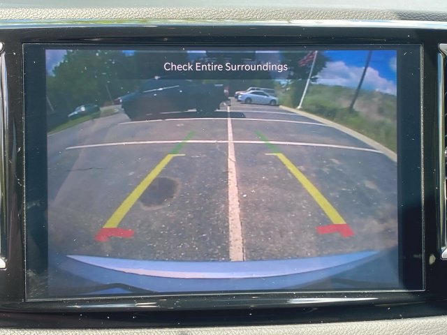 Used 2024 Chrysler Pacifica Touring-L FWD image 14