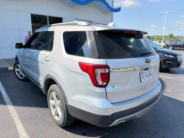 Used 2016 Ford Explorer XLT w/ Equipment Group 202A AWD/4WD image 4