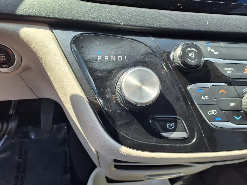 Used 2017 Chrysler Pacifica Touring-L image 18