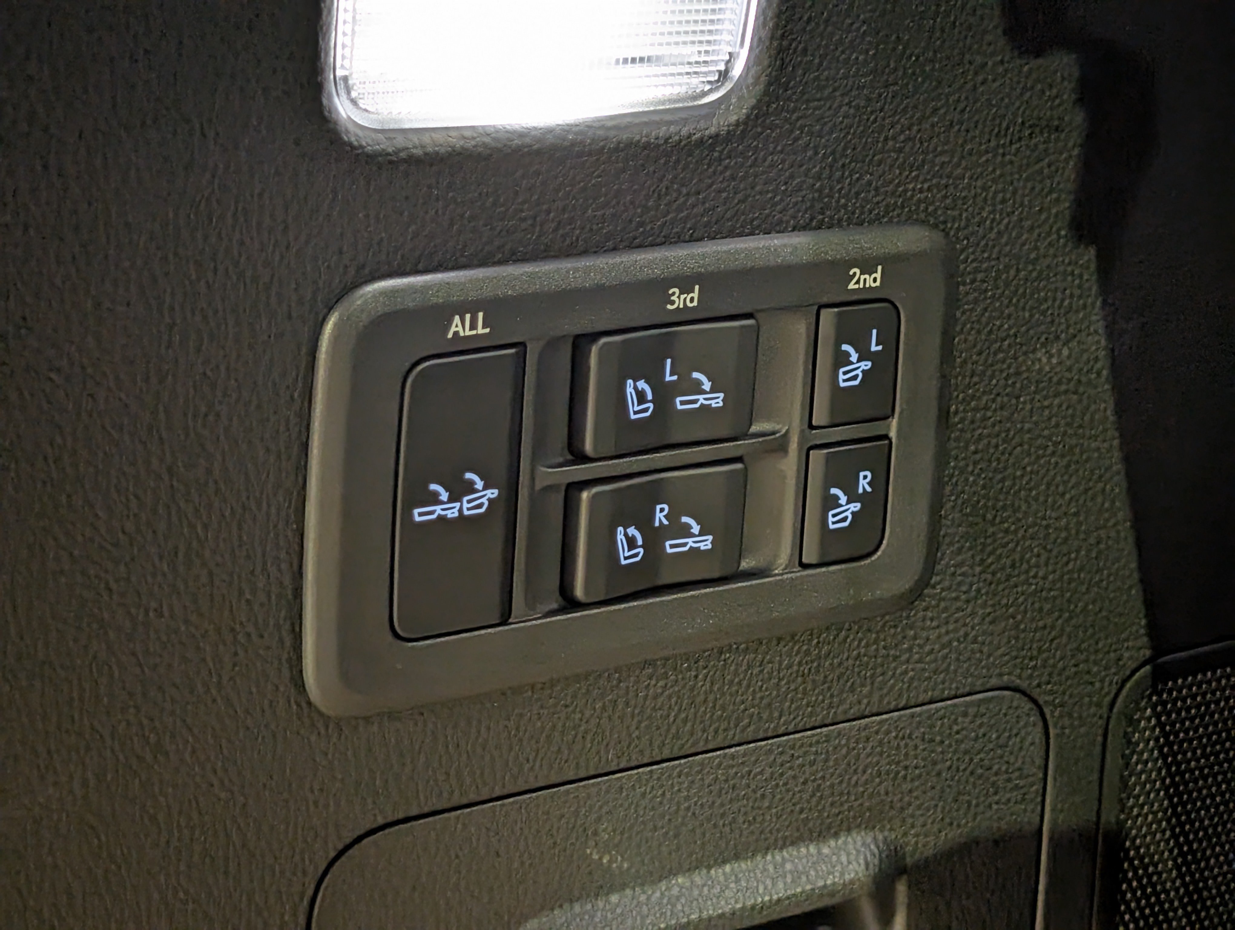 Used 2025 Lexus LX 600 4WD w/ Appearance Package image 27