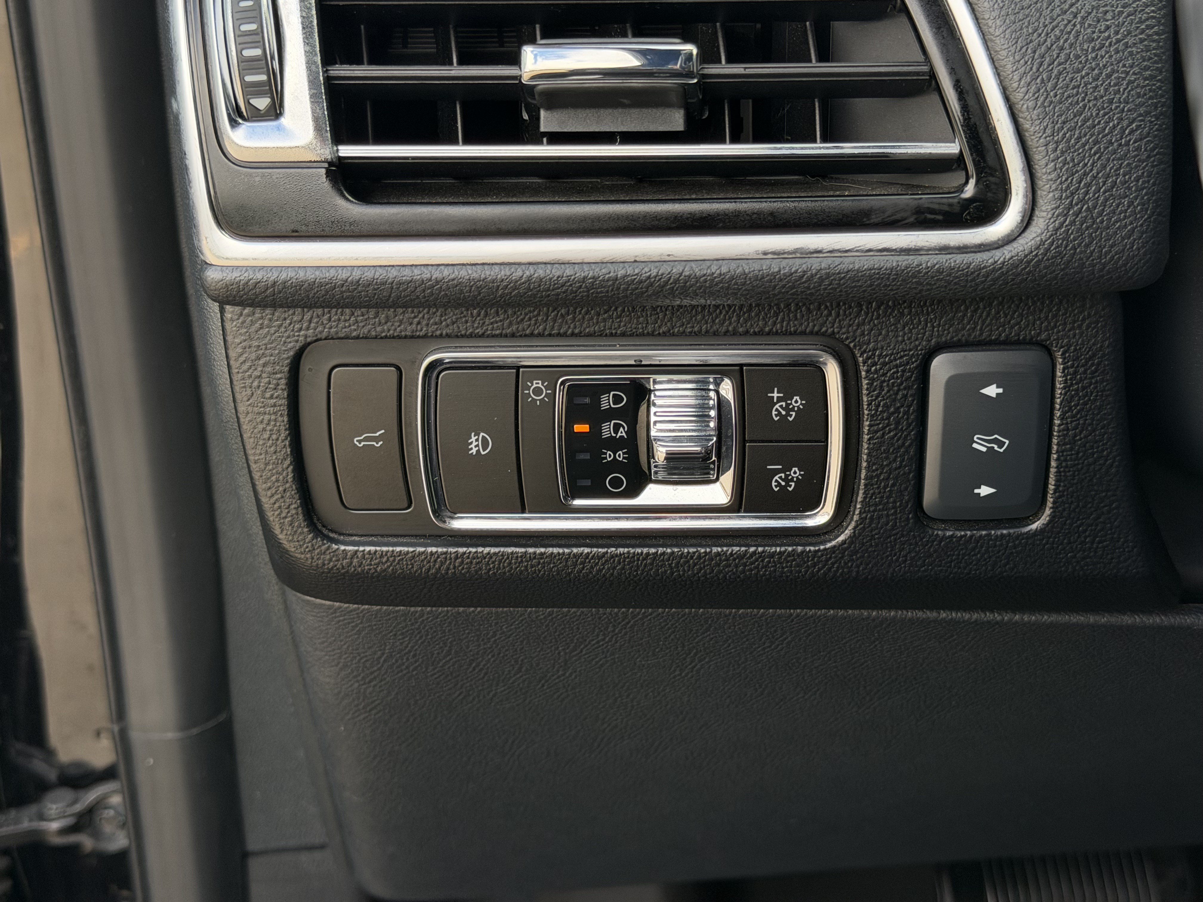 Used 2023 Lincoln Navigator Reserve AWD/4WD image 22
