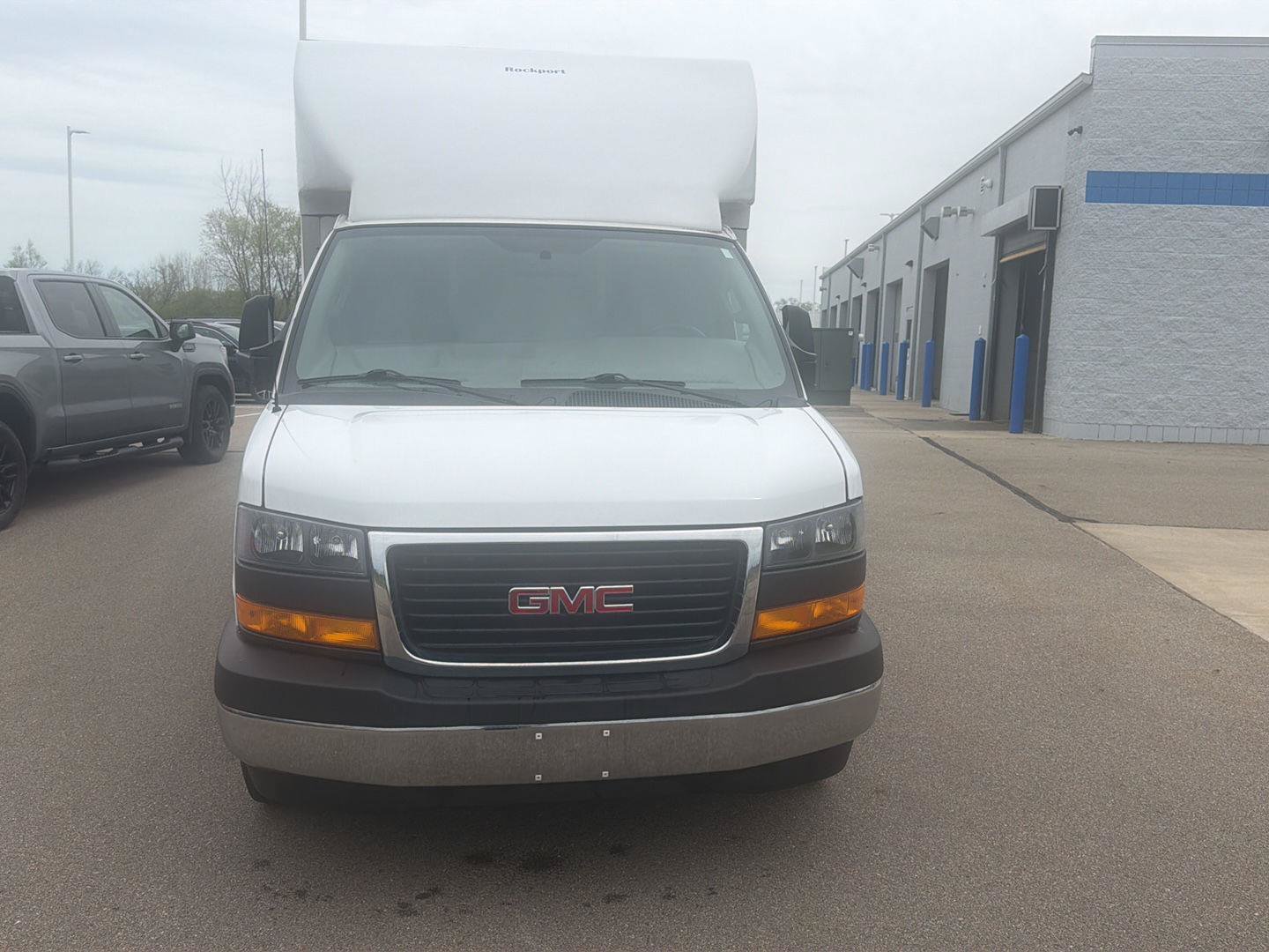 Used 2022 GMC Savana 3500 w/ Power Convenience Package RWD image 8