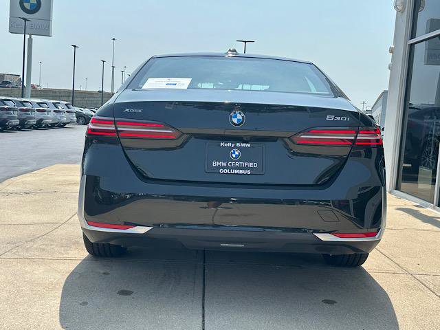 Used 2024 BMW 530i xDrive w/ Premium Package AWD/4WD image 8