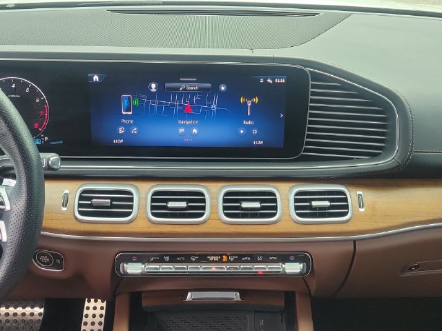 Used 2025 Mercedes-Benz GLS 450 4MATIC image 17