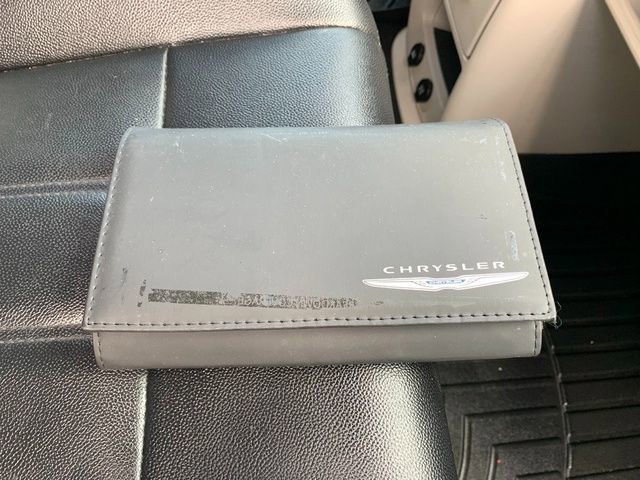 Used 2015 Chrysler Town & Country Touring FWD image 13