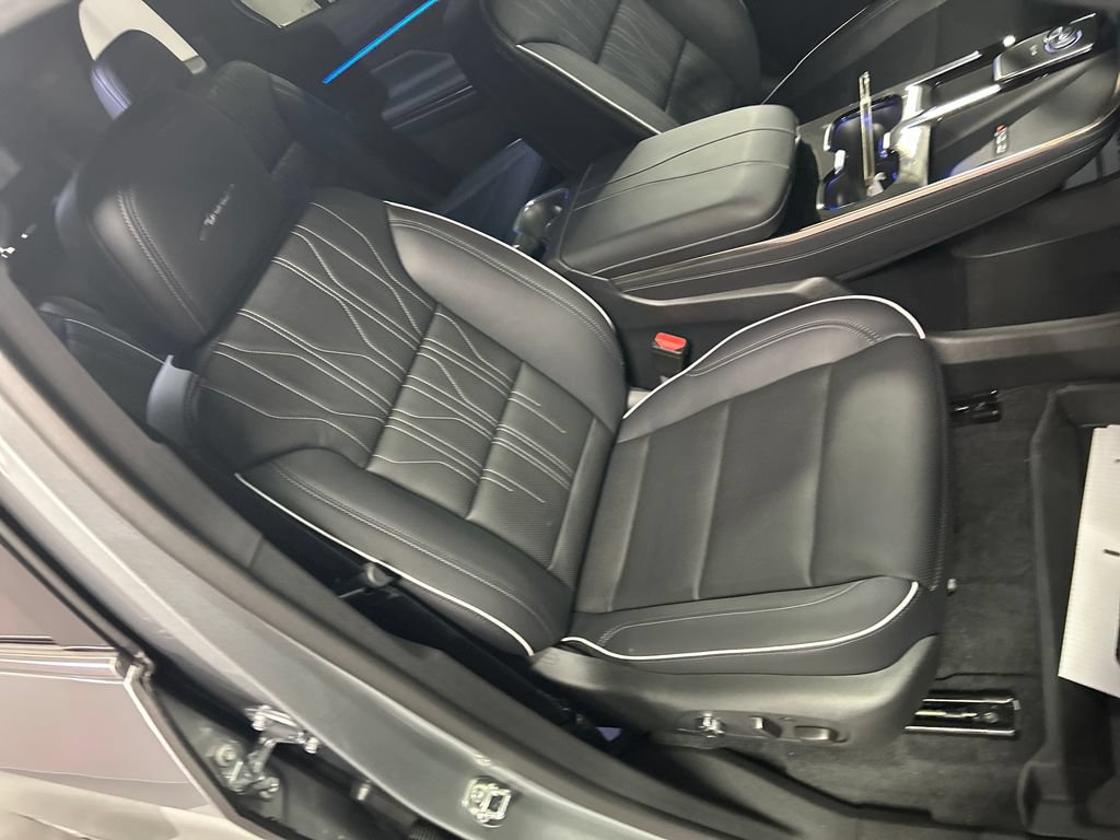 New 2026 Buick Enclave Avenir w/ Super Cruise Package AWD/4WD image 24
