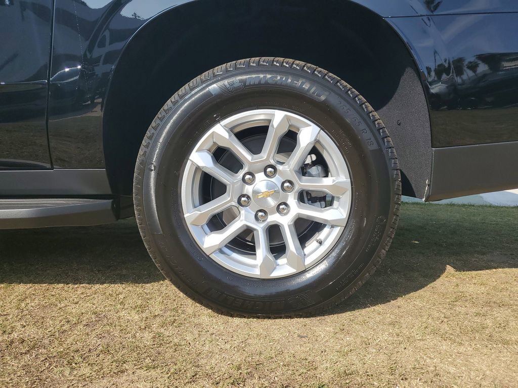 New 2026 Chevrolet Suburban LS image 5