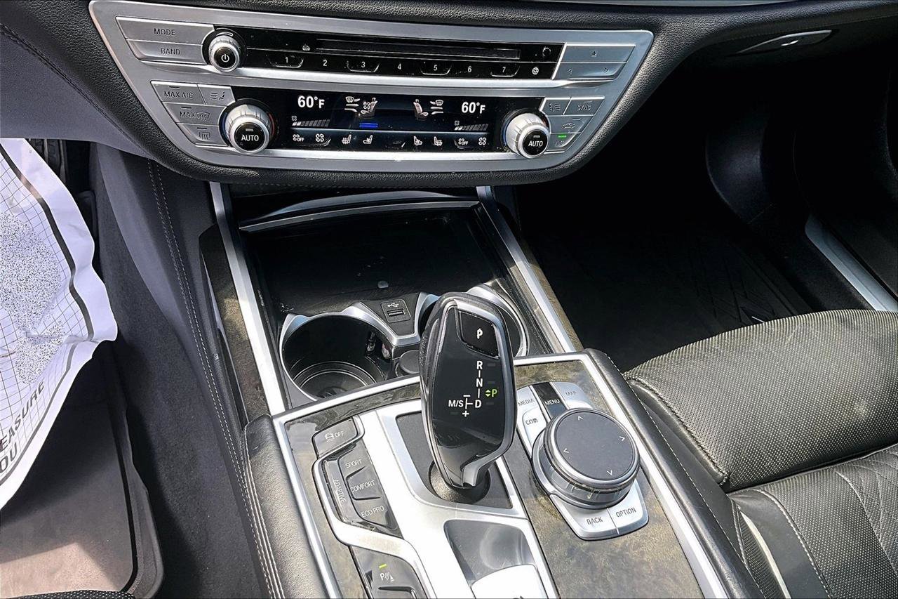 Used 2020 BMW 750i xDrive w/ M Sport Package image 15