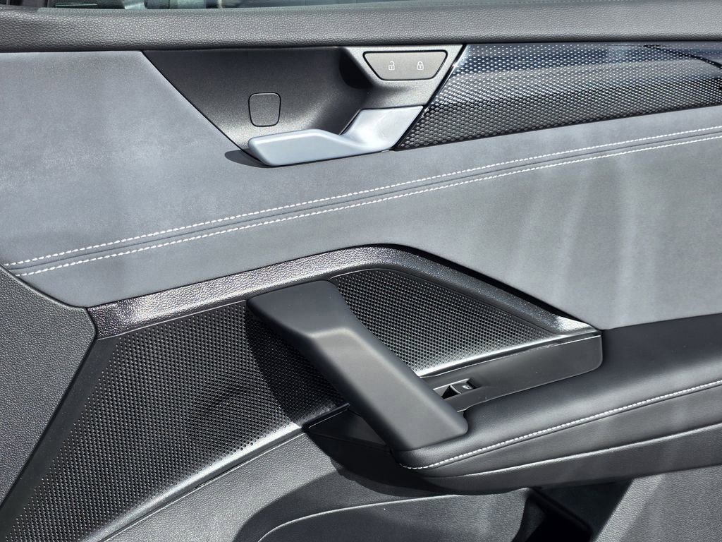 New 2026 Volkswagen Tiguan SE R-Line image 22