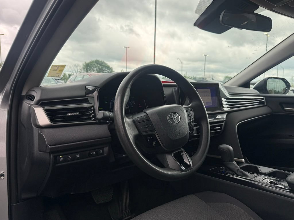 Used 2025 Toyota Camry LE FWD image 10