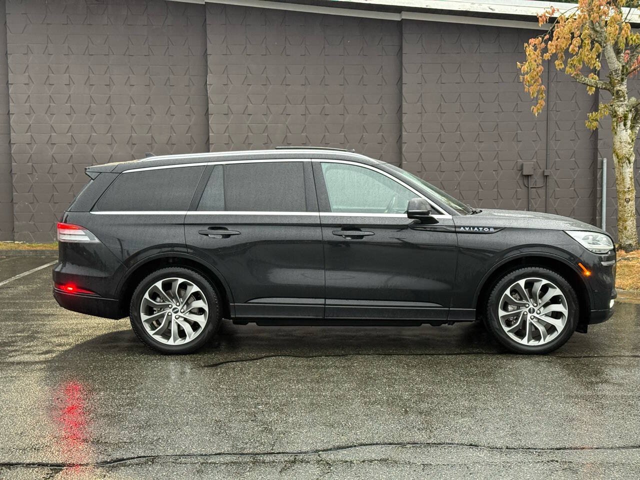 Used 2022 Lincoln Aviator Grand Touring w/ Equipment Group 301A AWD/4WD image 4