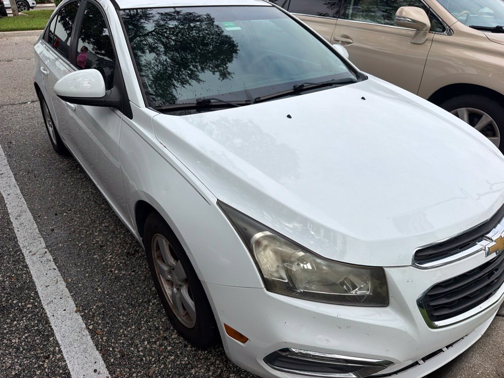 Used 2016 Chevrolet Cruze LT w/ Technology Package FWD image 2
