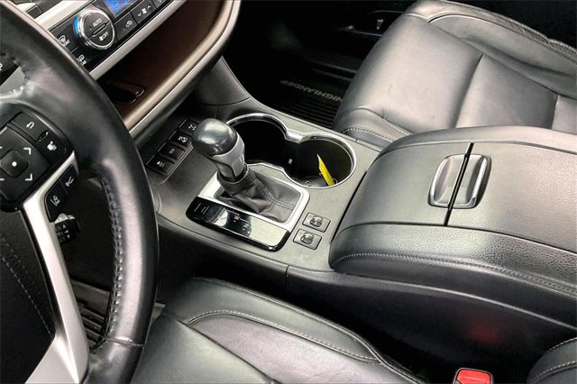 Used 2017 Toyota Highlander XLE image 16