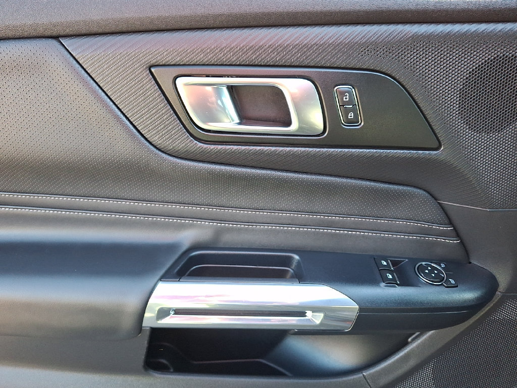 Used 2025 Ford Mustang GT Premium RWD image 15