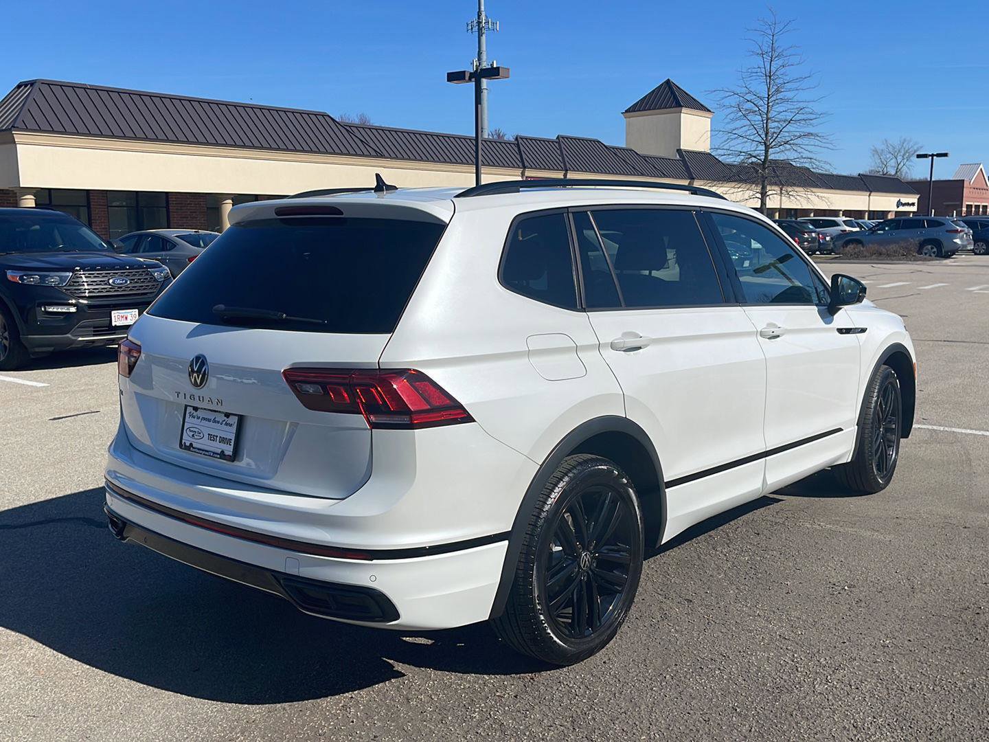 Certified 2022 Volkswagen Tiguan SE R-Line image 5