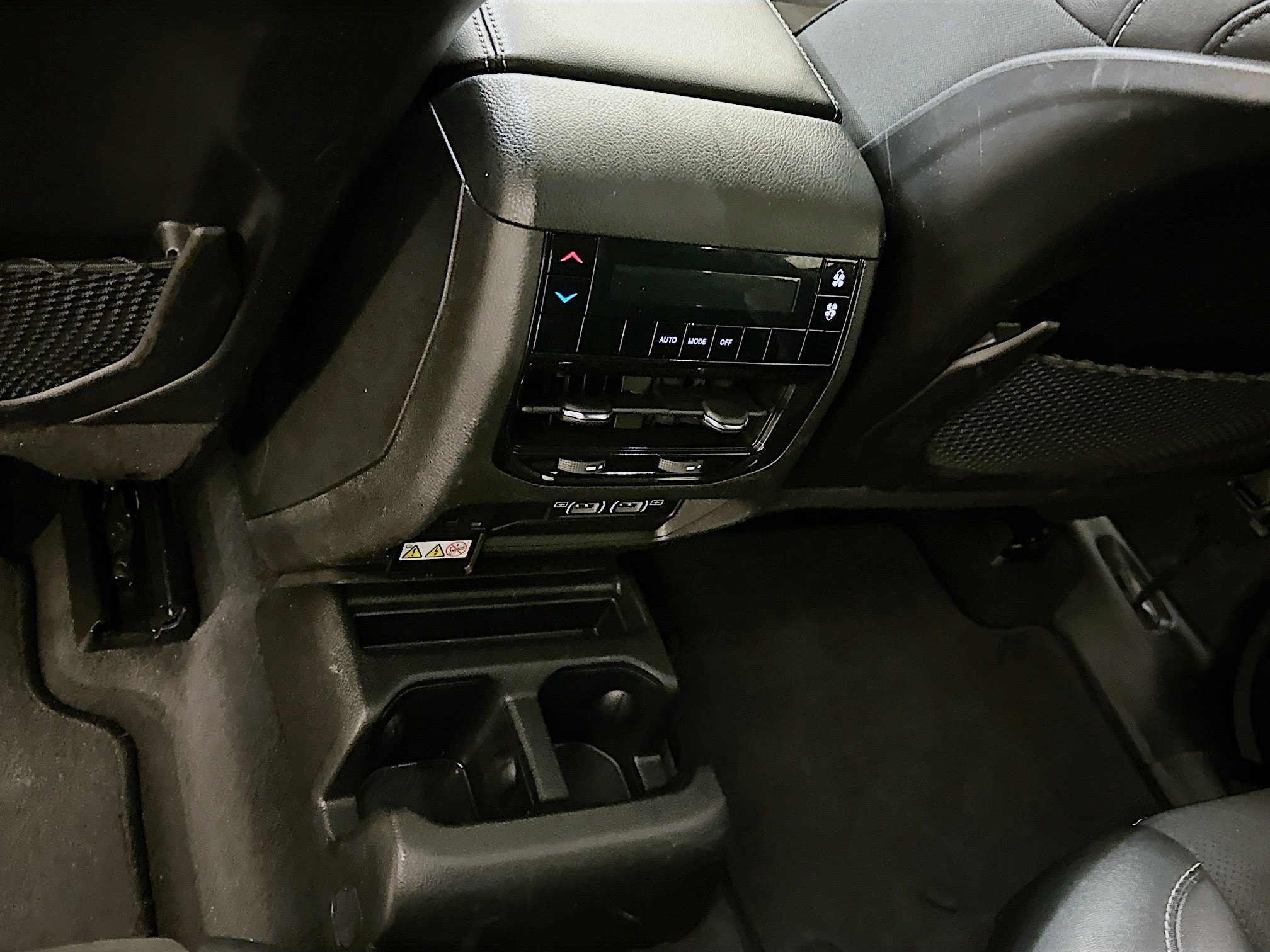 Used 2023 Jeep Grand Cherokee L Laredo image 28