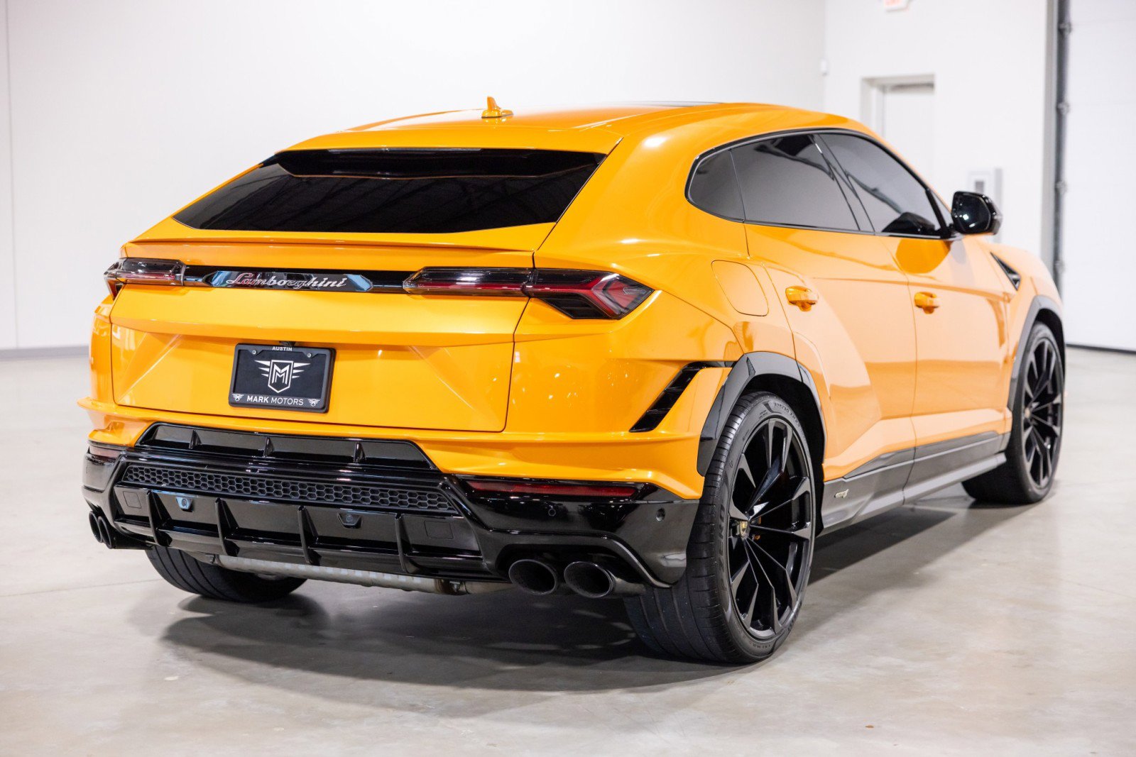 Used 2024 Lamborghini Urus S AWD/4WD image 9