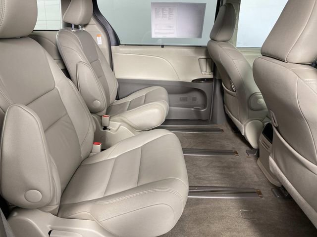 Used 2017 Toyota Sienna XLE w/ XLE Navigation Package AWD/4WD image 11