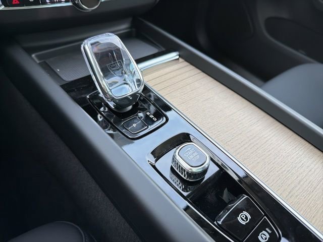 New 2026 Volvo XC60 B5 Plus w/ Climate Package AWD/4WD image 22