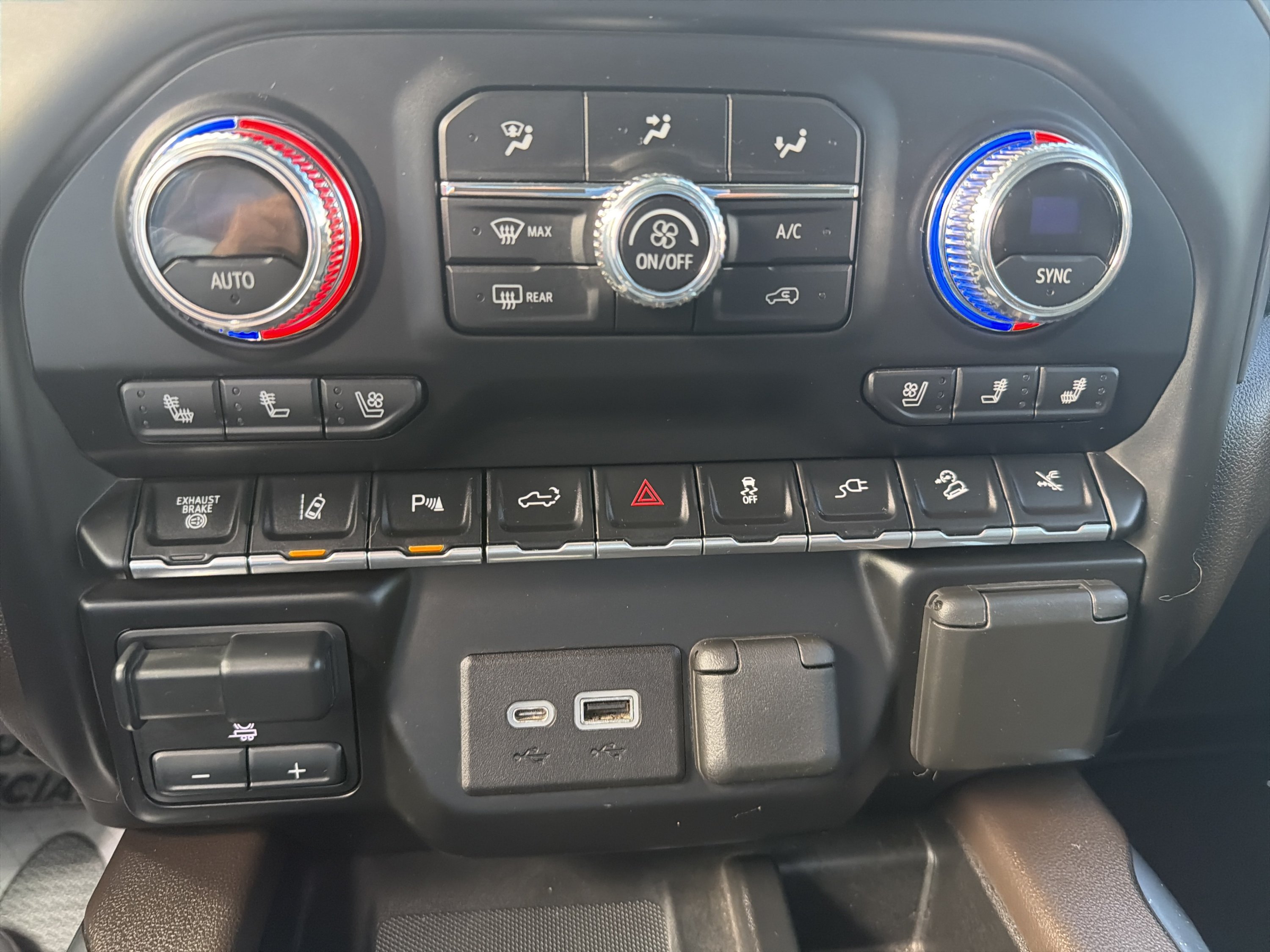 Used 2022 GMC Sierra 3500 Denali w/ Denali Black Diamond Edition AWD/4WD image 33
