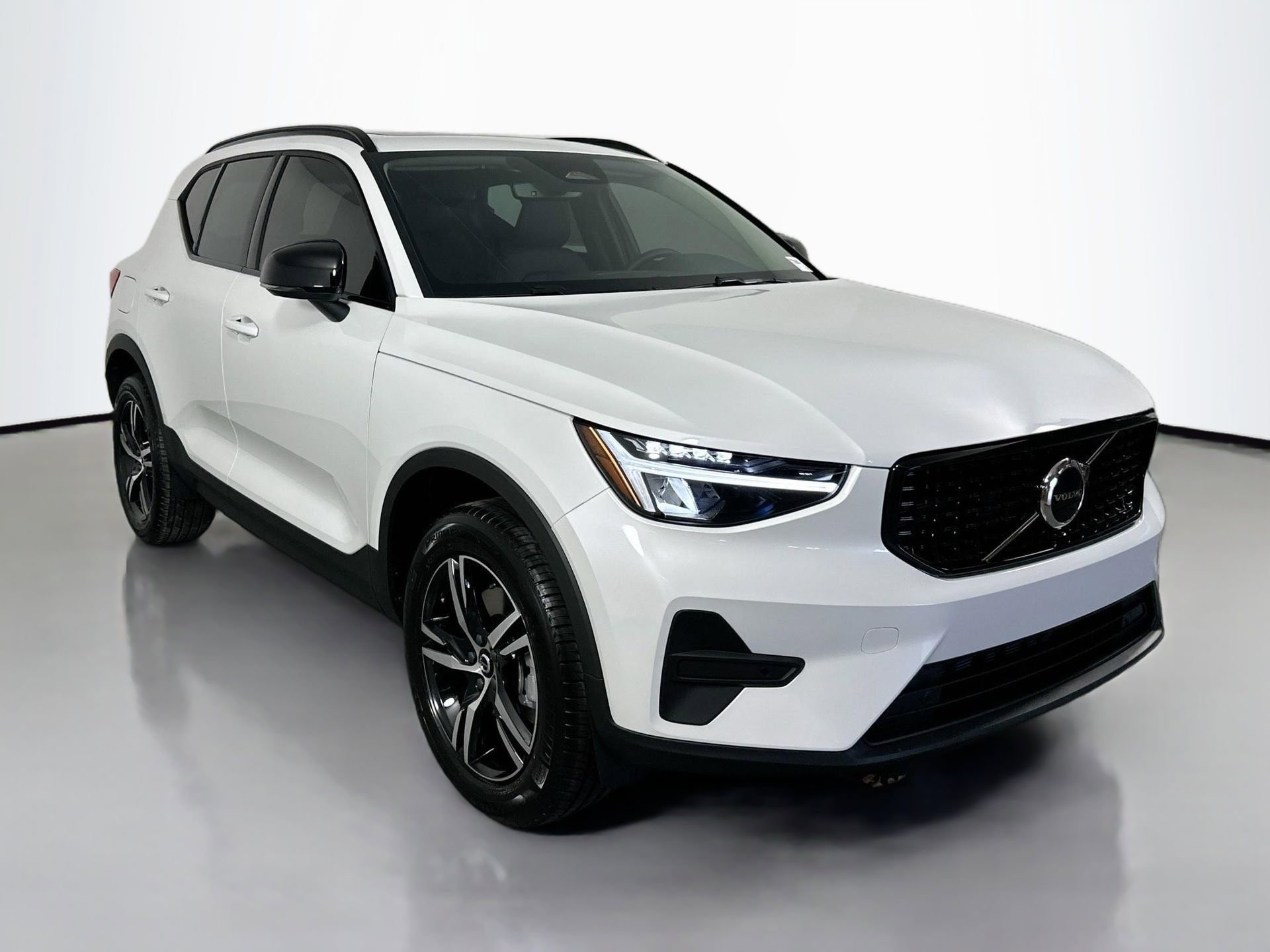 New 2026 Volvo XC40 B4 Core FWD image 3