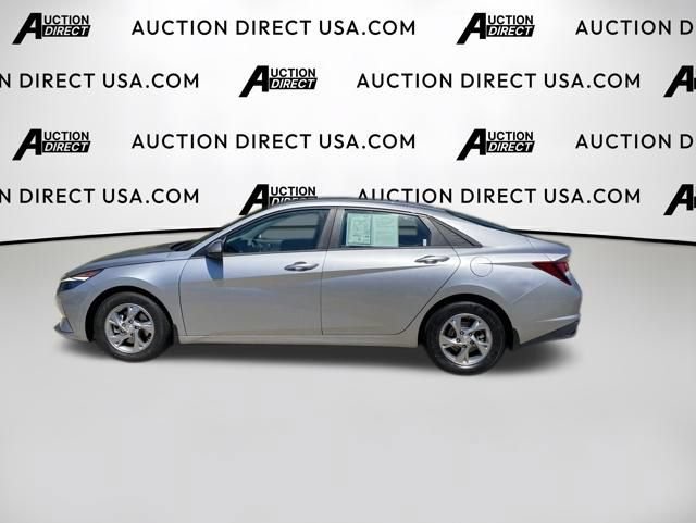 Used 2022 Hyundai Elantra SE w/ Cargo Package FWD image 3