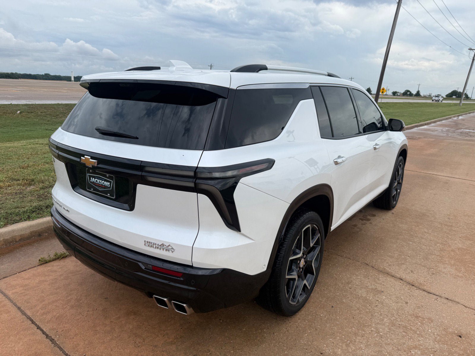 Used 2025 Chevrolet Traverse High Country w/ LPO, Floor Liner Package AWD/4WD image 3