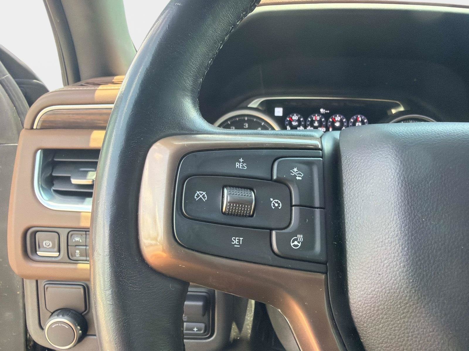 Used 2021 Chevrolet Suburban High Country w/ Premium Package RWD image 31