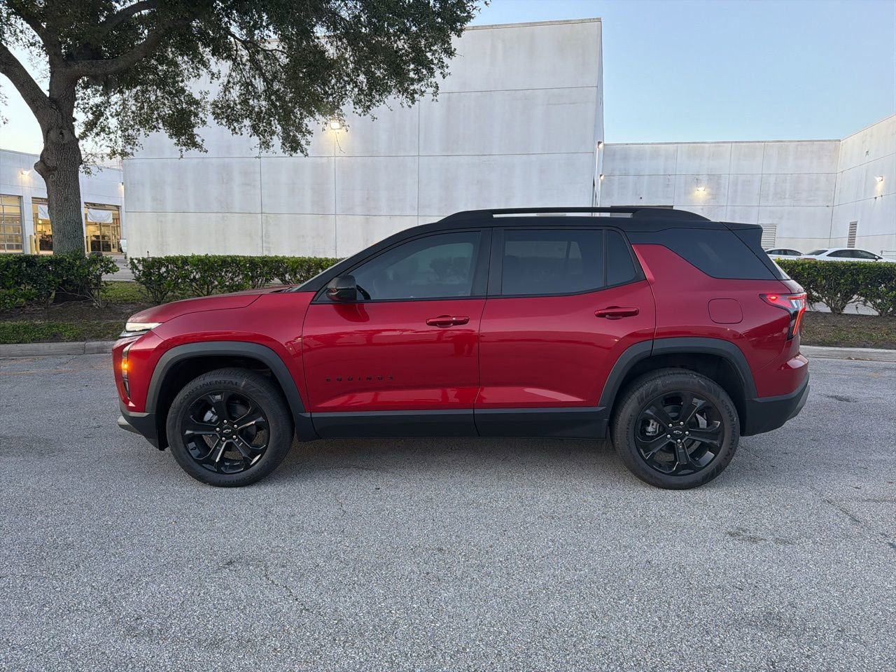 Used 2026 Chevrolet Equinox LT w/ Midnight Edition FWD image 2