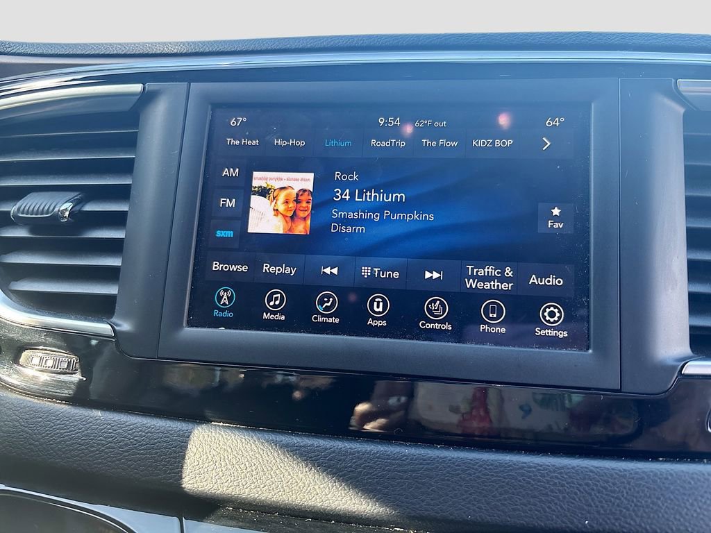 Used 2019 Chrysler Pacifica Touring-L image 34