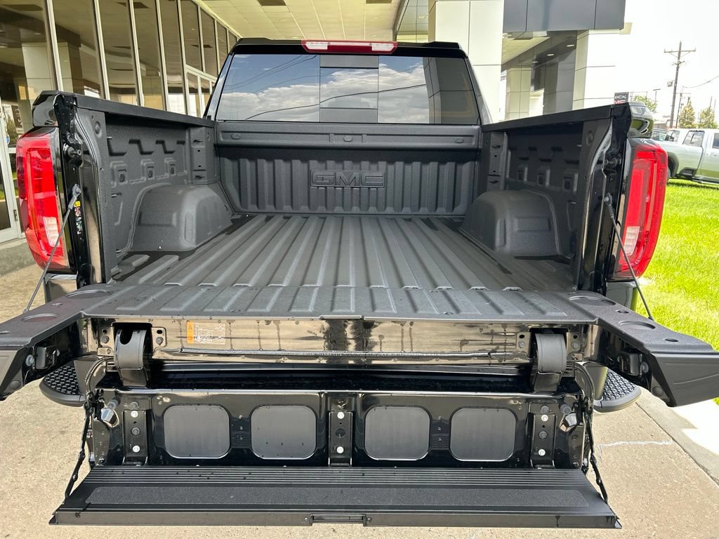 Used 2026 GMC Sierra 1500 SLT AWD/4WD image 12