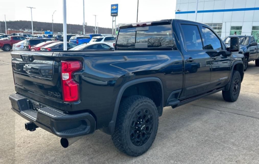 Used 2024 Chevrolet Silverado 2500 High Country w/ Midnight Edition image 3