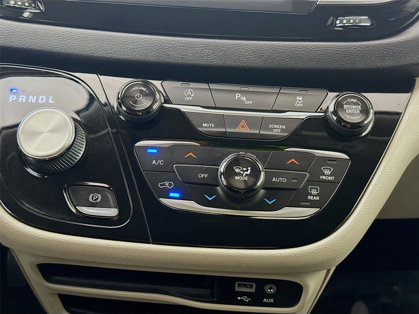 Used 2018 Chrysler Pacifica Touring Plus image 15