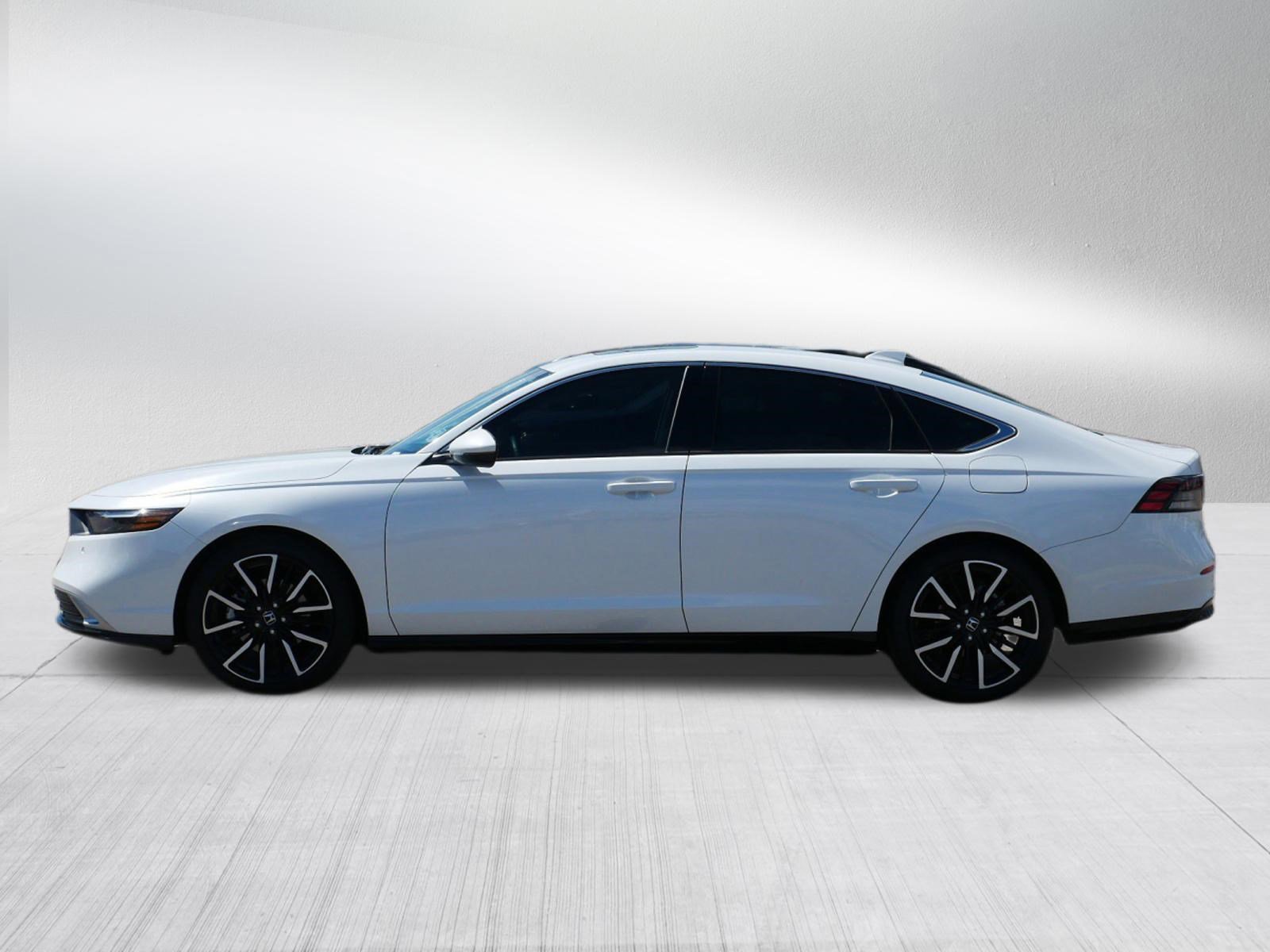 Used 2025 Honda Accord Touring image 4