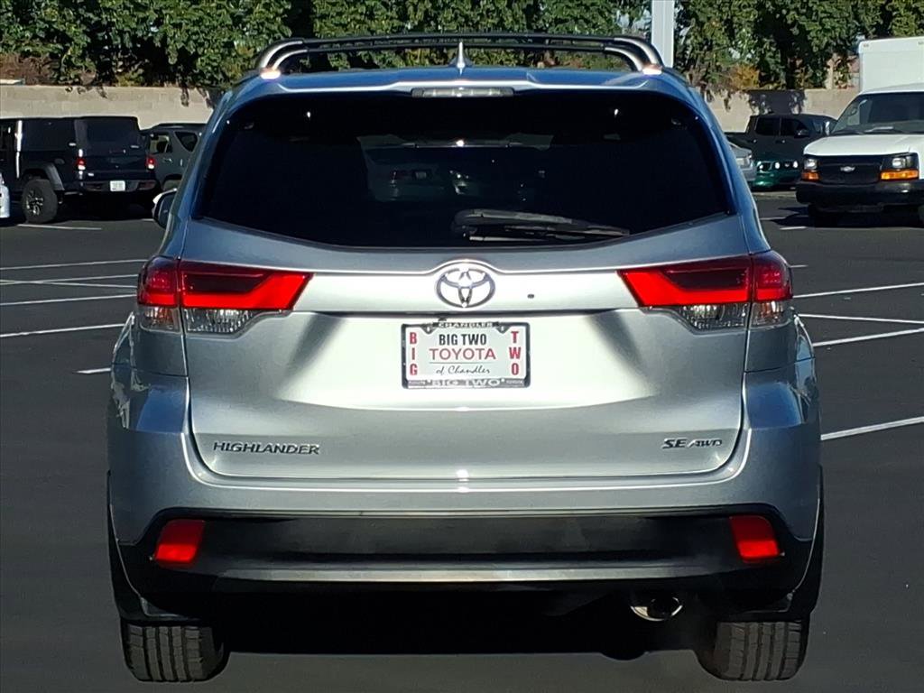Used 2017 Toyota Highlander SE image 9