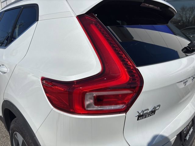 Used 2025 Volvo XC40 B5 Plus image 11