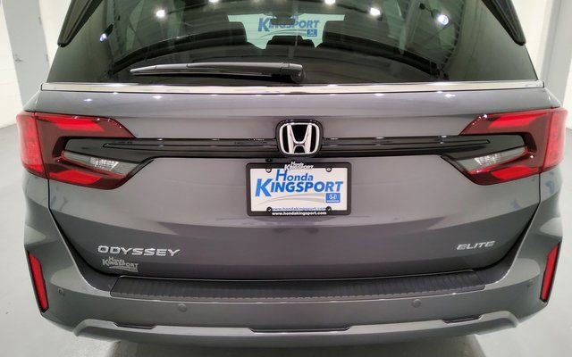 Used 2025 Honda Odyssey Elite image 4